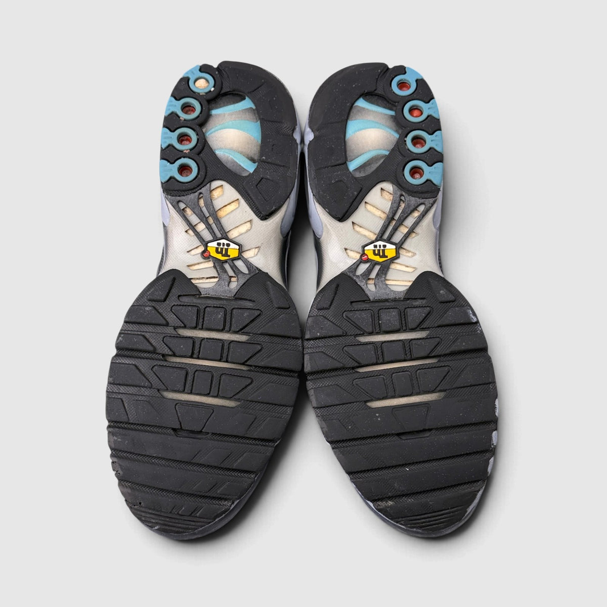 Nike Air Max Plus Iridescent, buty sportowe męskie w bardzo dobrym stanie rozmiar 42.5, wewnętrzny panel prawego buta