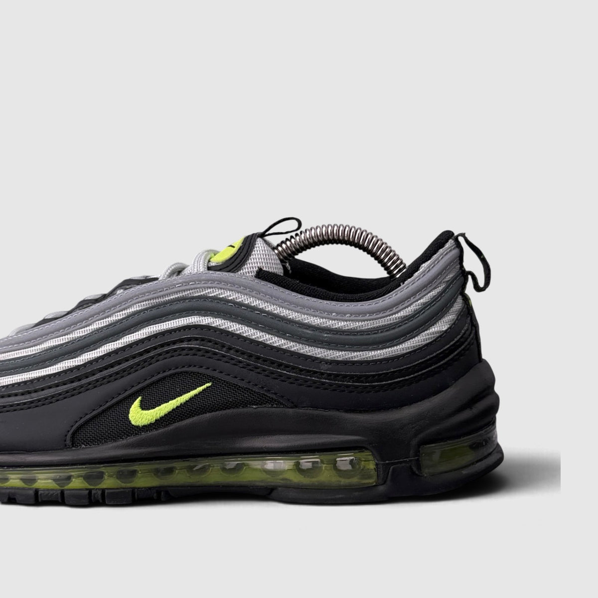 Nike Air Max 97 Neon, buty sportowe męskie w bardzo dobrym stanie rozmiar 42, boczny profil, lewa strona
