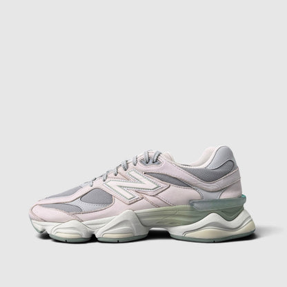 New Balance 9060, buty sportowe męskie w bardzo dobrym stanie rozmiar 44, boczny profil, lewa strona