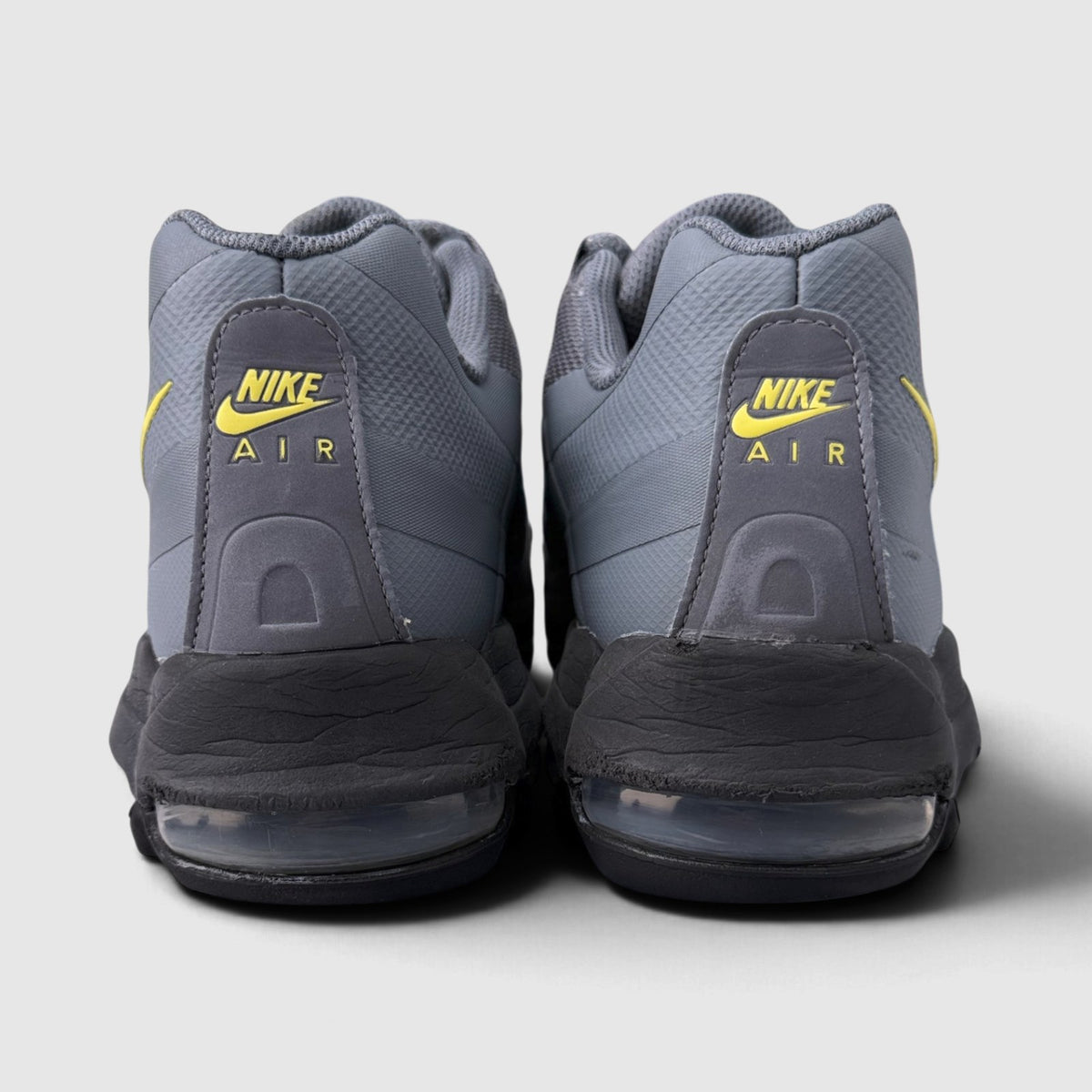Nike Air Max 95 Ultra, buty sportowe męskie w bardzo dobrym stanie rozmiar 42.5, widok z tyłu