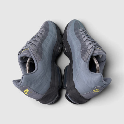 Nike Air Max 95 Ultra, buty sportowe męskie w bardzo dobrym stanie rozmiar 42.5, widok z góry