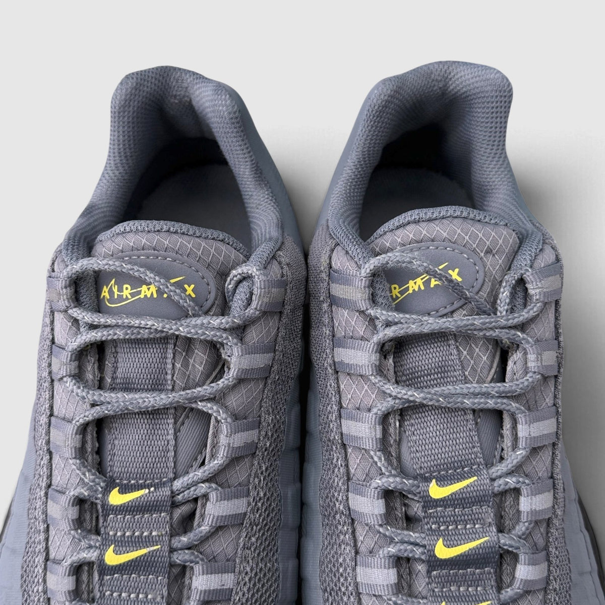 Nike Air Max 95 Ultra, buty sportowe męskie w bardzo dobrym stanie rozmiar 42.5, język buta