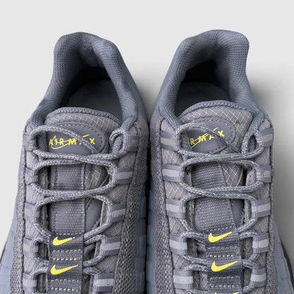 Nike Air Max 95 Ultra, buty sportowe męskie w bardzo dobrym stanie rozmiar 42.5, język buta