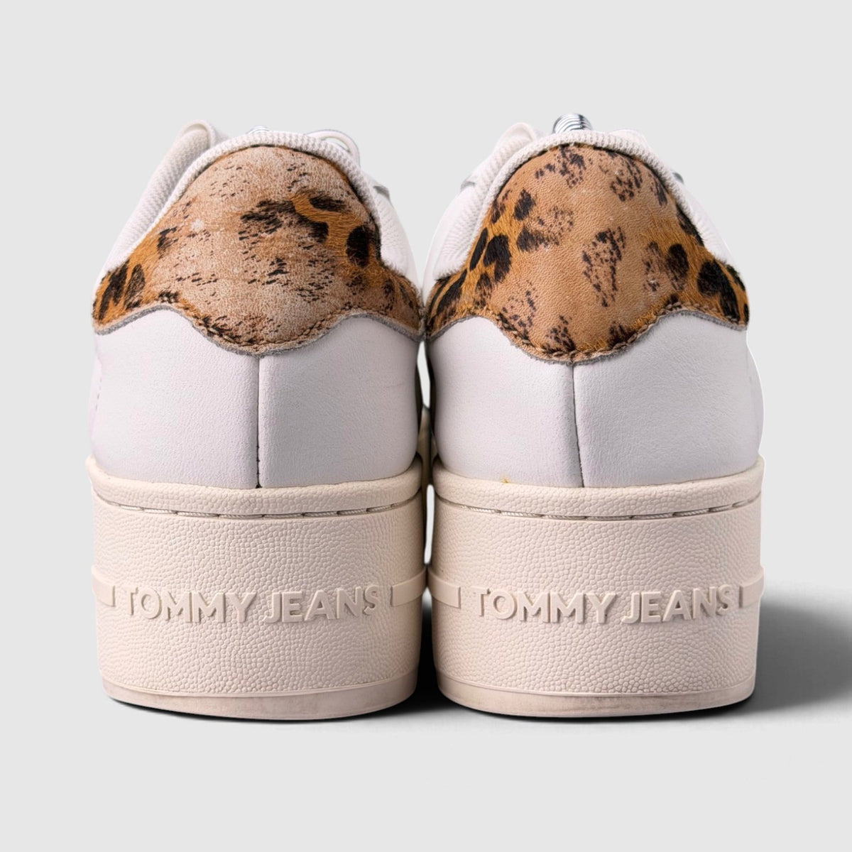 Tommy Hilfiger Flatform Leopard Sneakers, buty sportowe damskie w bardzo dobrym stanie rozmiar 37, widok z tyłu