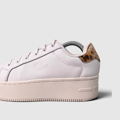 Tommy Hilfiger Flatform Leopard Sneakers, buty sportowe damskie w bardzo dobrym stanie rozmiar 37, boczny profil, lewa strona