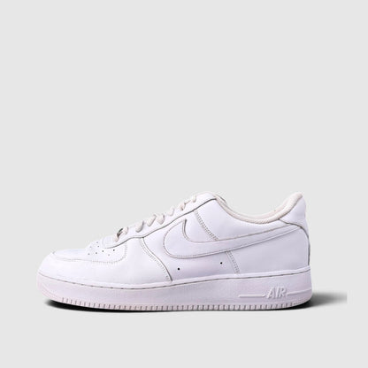 Nike Air Force 1 Low Triple White, buty sportowe męskie w zadowalającym stanie rozmiar 47.5, boczny profil, lewa strona