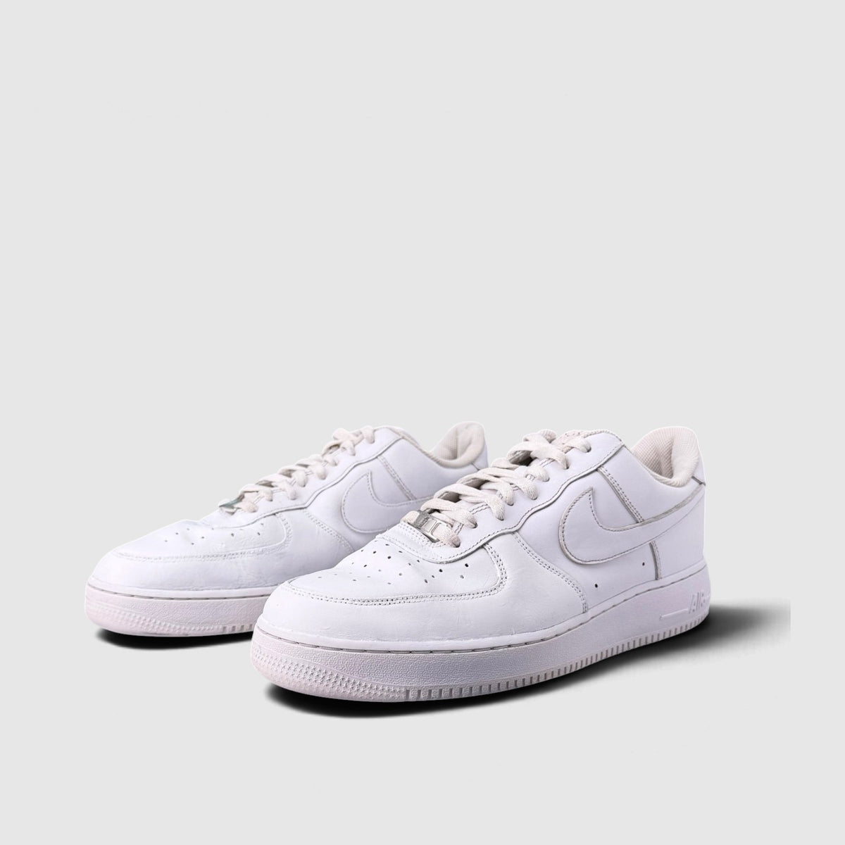 Nike Air Force 1 Low Triple White, buty sportowe męskie w zadowalającym stanie rozmiar 47.5, para butów