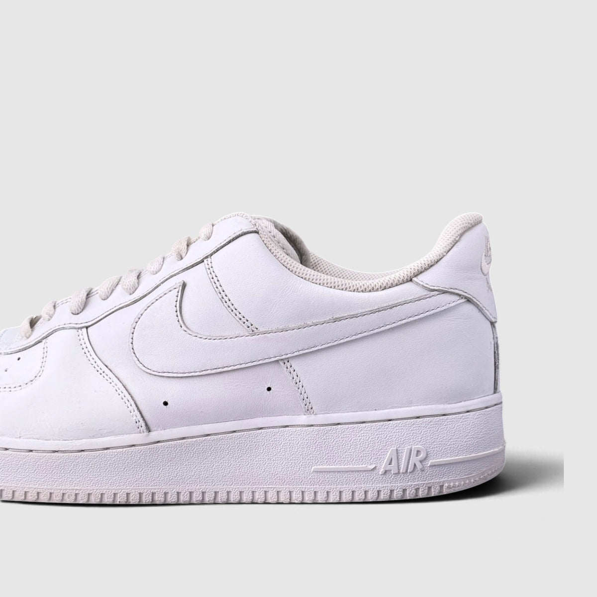 Nike Air Force 1 Low Triple White, buty sportowe męskie w zadowalającym stanie rozmiar 47.5, detal