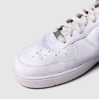 Nike Air Force 1 Low Triple White, buty sportowe męskie w zadowalającym stanie rozmiar 47.5, detal