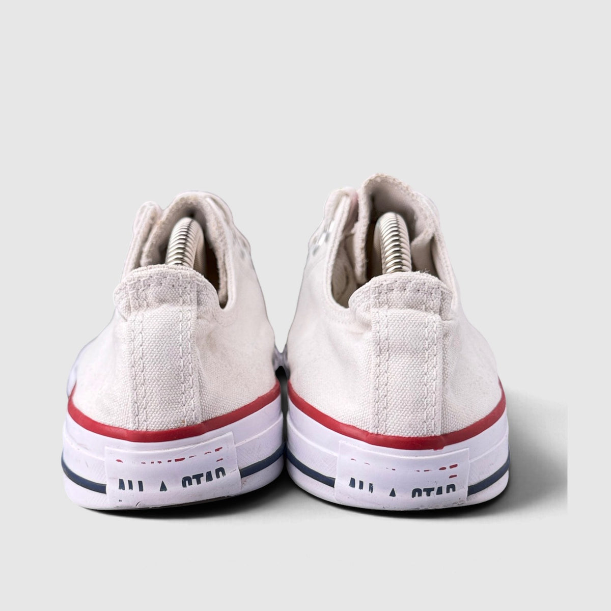 Converse Chuck Taylor All Star Optical White, buty sportowe męskie w bardzo dobrym stanie rozmiar 42, widok z góry na zewnętrzną stronę butów
