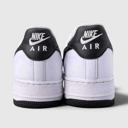 Nike Air Force 1 Low White/Black, buty sportowe męskie w bardzo dobrym stanie rozmiar 42.5, widok z tyłu