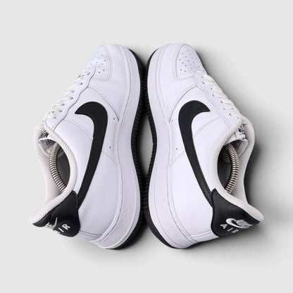 Nike Air Force 1 Low White/Black, buty sportowe męskie w bardzo dobrym stanie rozmiar 42.5, widok z góry