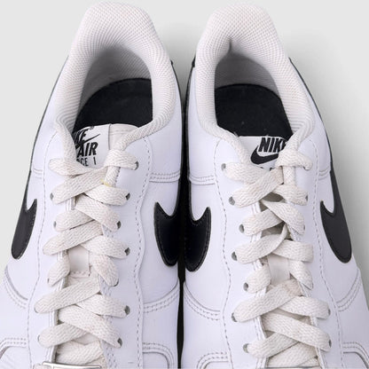 Nike Air Force 1 Low White/Black, buty sportowe męskie w bardzo dobrym stanie rozmiar 42.5, detal