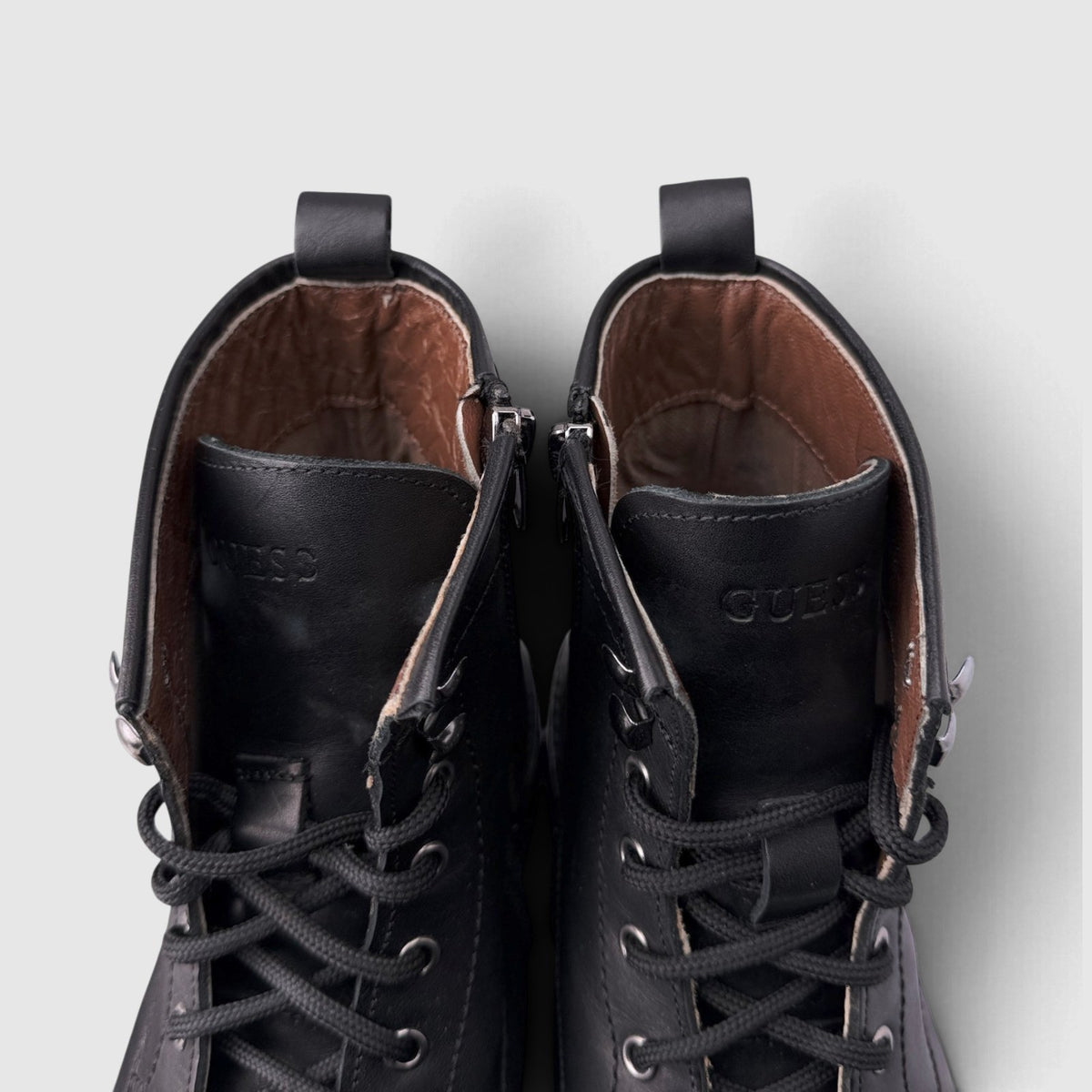 Guess Boots, botki męskie w bardzo dobrym stanie rozmiar 45, widok z góry