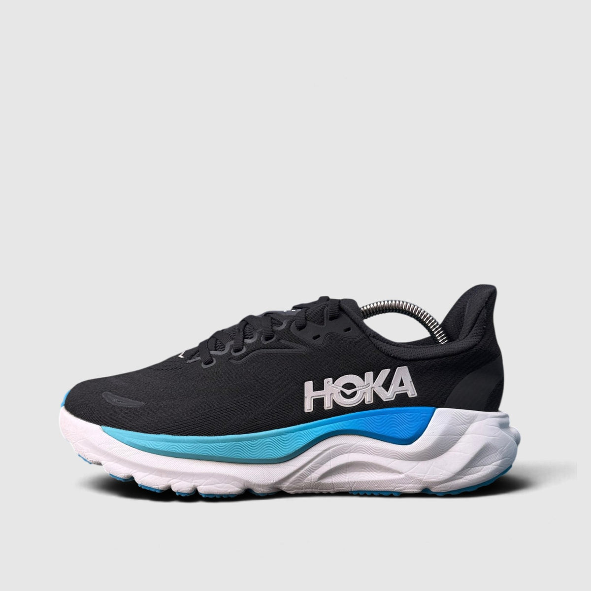 Hoka Arahi 8, buty sportowe męskie w bardzo dobrym stanie rozmiar 42, boczny profil, prawa strona