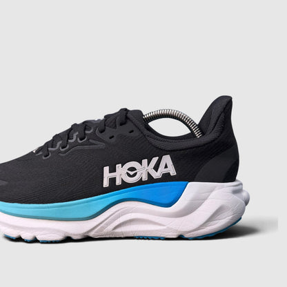 Hoka Arahi 8, buty sportowe męskie w bardzo dobrym stanie rozmiar 42, boczny profil, prawa strona