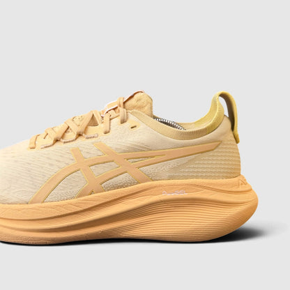 Asics Gel-Nimbus 27 Lite-Show, buty sportowe męskie w bardzo dobrym stanie rozmiar 44, boczny profil, lewa strona