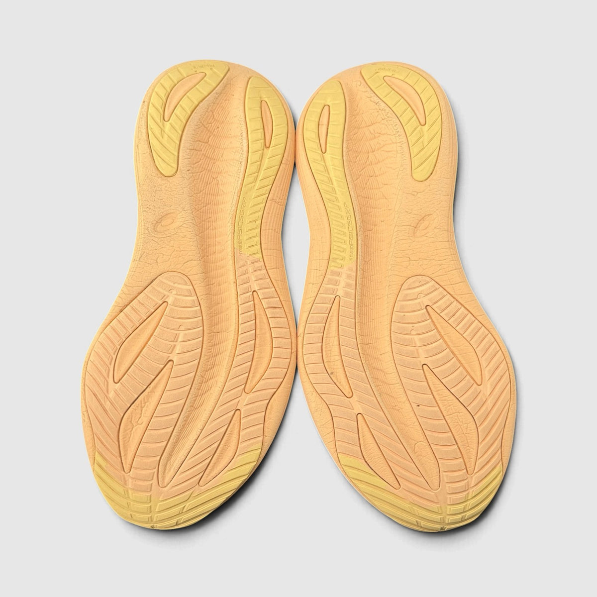 Asics Gel-Nimbus 27 Lite-Show, buty sportowe męskie w bardzo dobrym stanie rozmiar 44, podeszwa