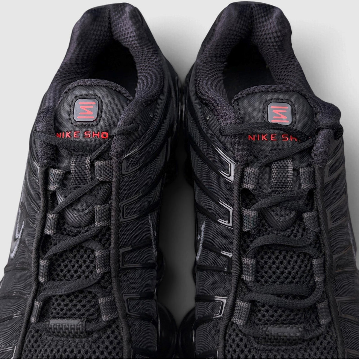 Nike Shox TL Triple Black, buty sportowe damskie w bardzo dobrym stanie rozmiar 38, detal