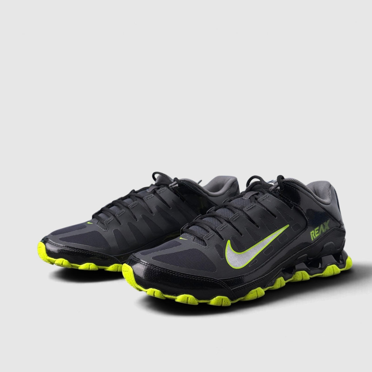 Nike Reax 8 TR, buty sportowe męskie w bardzo dobrym stanie rozmiar 46, para butów