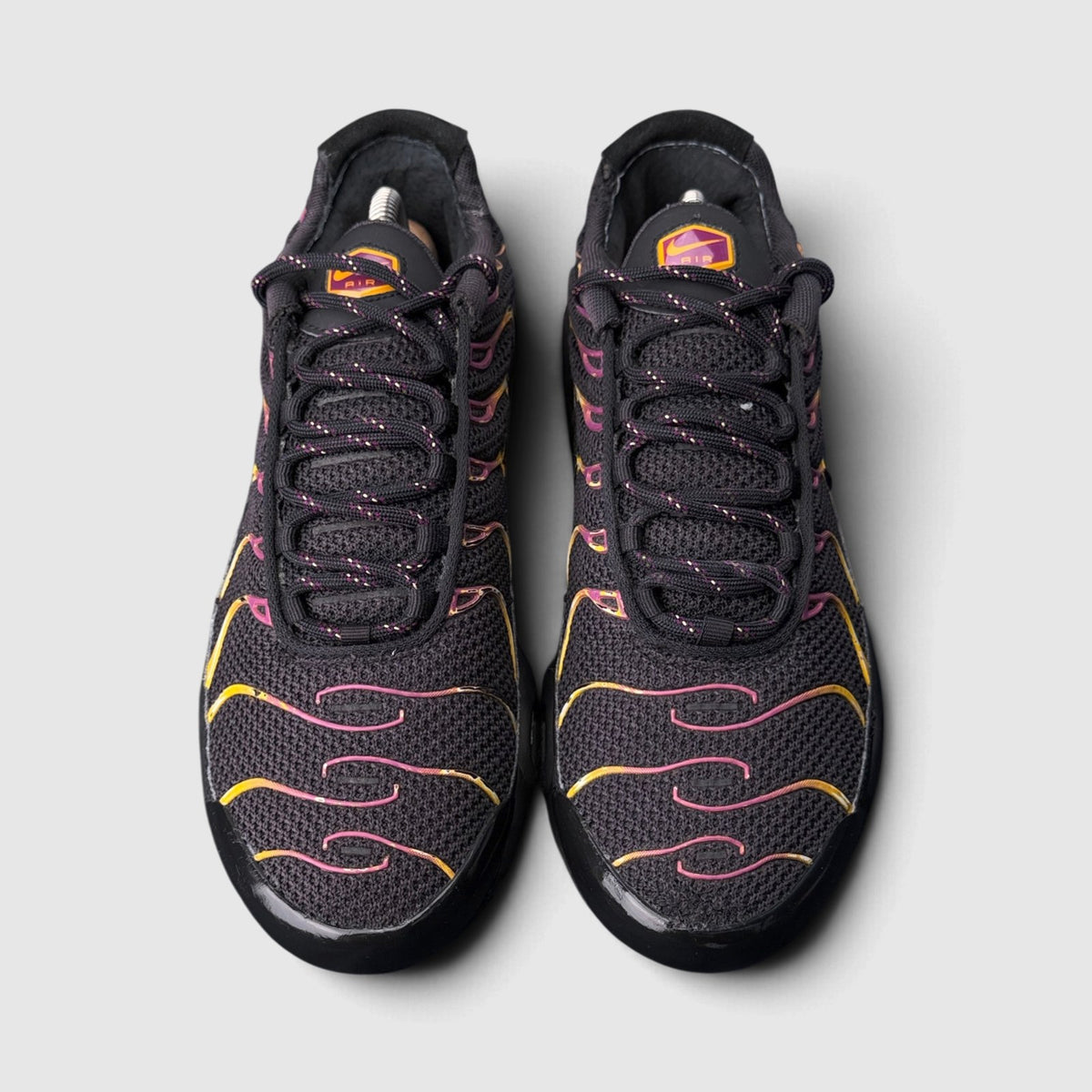 Nike Air Max Plus, buty sportowe męskie w zadowalającym stanie rozmiar 42.5, widok z przodu