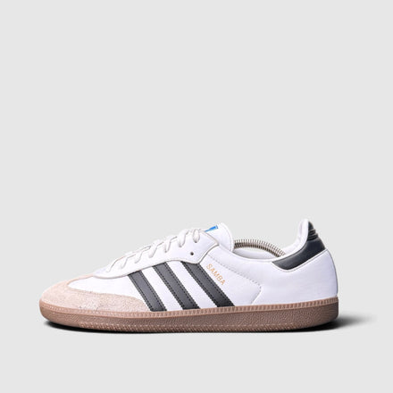 Adidas Samba OG White Black Gum, buty sportowe męskie w bardzo dobrym stanie rozmiar 45 1/3, boczny profil, lewa strona