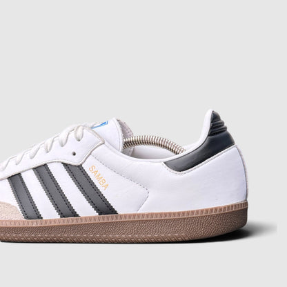 Adidas Samba OG White Black Gum, buty sportowe męskie w bardzo dobrym stanie rozmiar 45 1/3, boczny profil, lewa strona