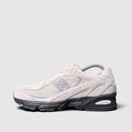 New Balance 509, buty sportowe męskie w bardzo dobrym stanie rozmiar 44.5, boczny profil, lewa strona