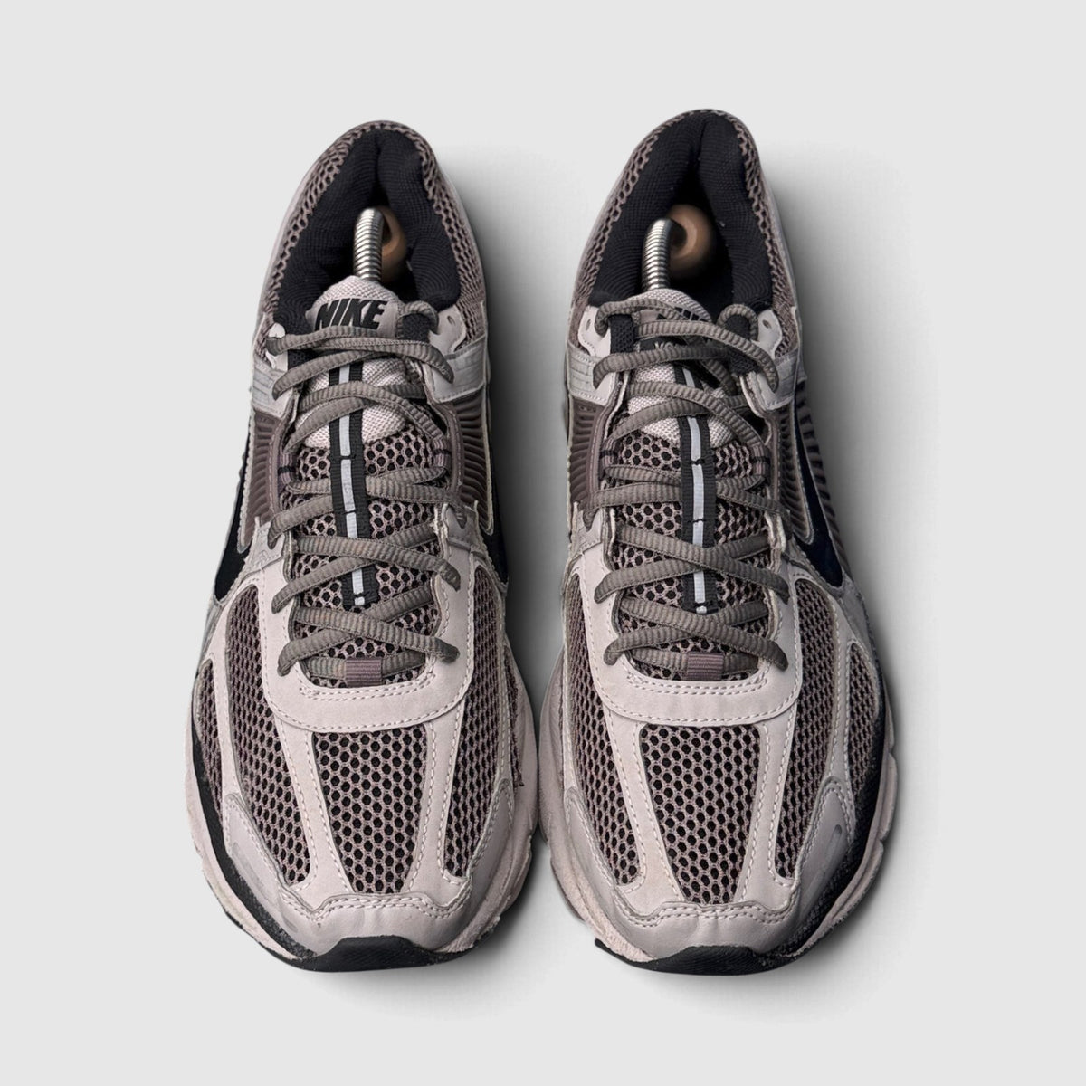 Nike Zoom Vomero 5, buty sportowe męskie w bardzo dobrym stanie rozmiar 43, widok z przodu