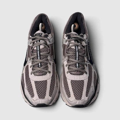 Nike Zoom Vomero 5, buty sportowe męskie w bardzo dobrym stanie rozmiar 43, widok z przodu