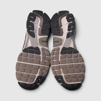 Nike Zoom Vomero 5, buty sportowe męskie w bardzo dobrym stanie rozmiar 43, podeszwa