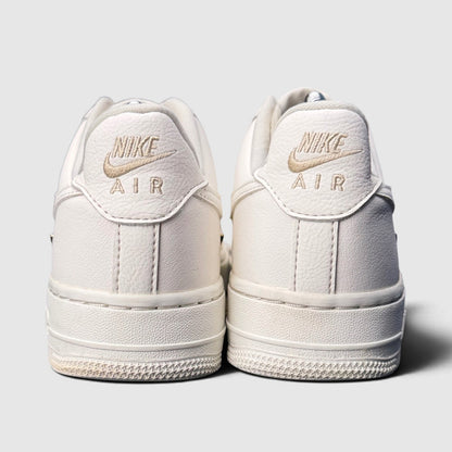 Nike Air Force 1 Low Mini Gold Swooshes, buty sportowe damskie w bardzo dobrym stanie rozmiar 36.5, widok z tyłu