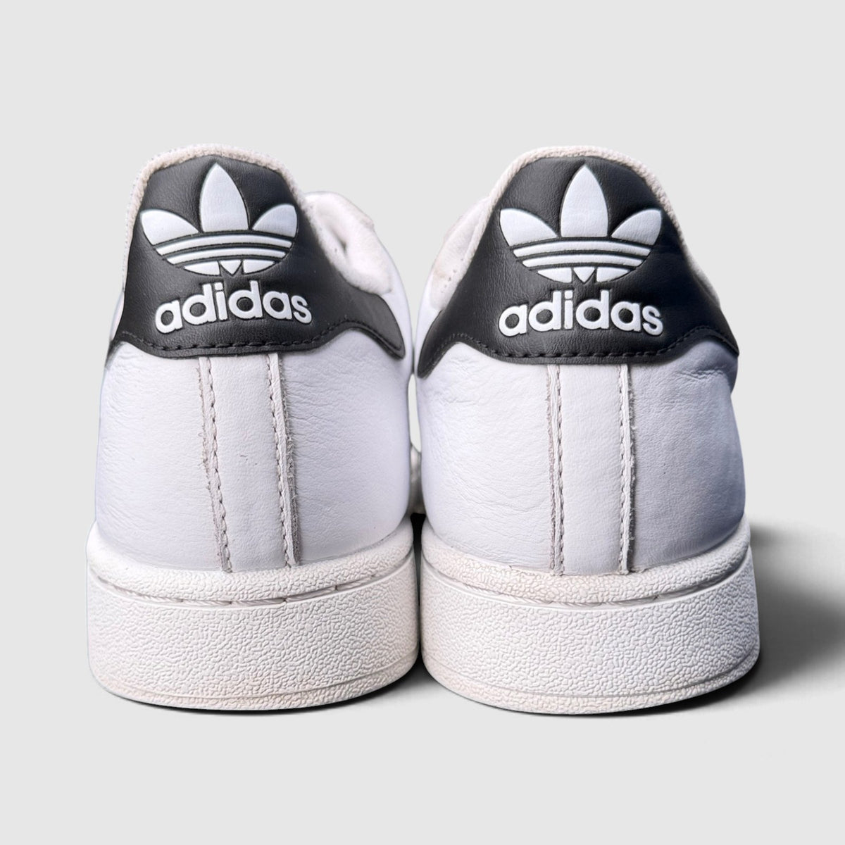 Adidas Superstar II, buty sportowe damskie w bardzo dobrym stanie rozmiar 40, widok z tyłu