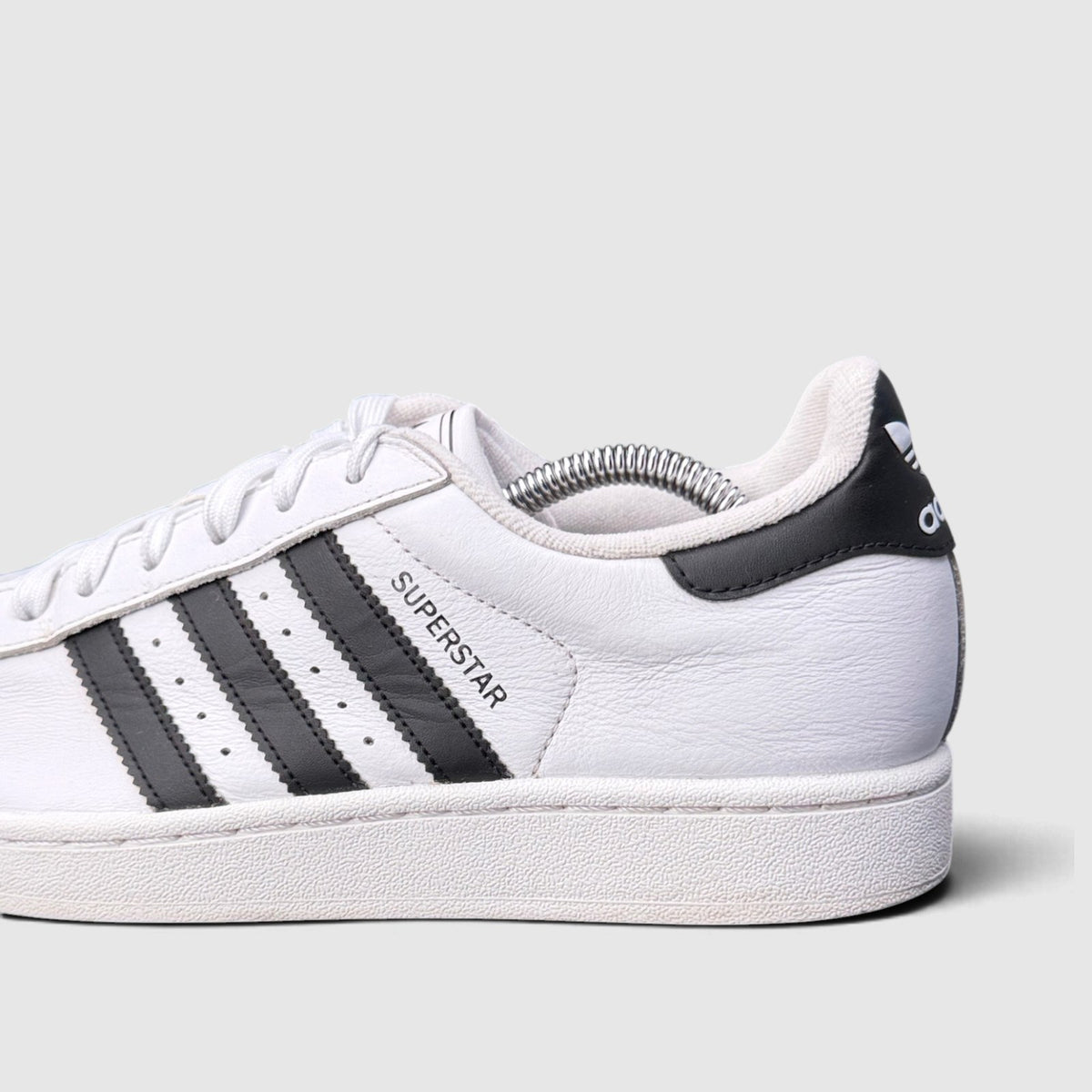 Adidas Superstar II, buty sportowe damskie w bardzo dobrym stanie rozmiar 40, boczny profil, lewa strona