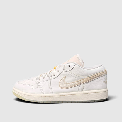 Nike Air Jordan 1 Low Metallic Team Gold, buty sportowe damskie w bardzo dobrym stanie rozmiar 40.5, boczny profil, lewa strona