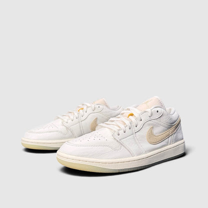 Nike Air Jordan 1 Low Metallic Team Gold, buty sportowe damskie w bardzo dobrym stanie rozmiar 40.5, para butów