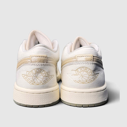 Nike Air Jordan 1 Low Metallic Team Gold, buty sportowe damskie w bardzo dobrym stanie rozmiar 40.5, widok z tyłu