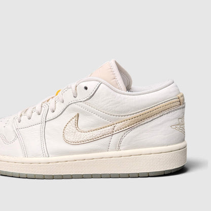 Nike Air Jordan 1 Low Metallic Team Gold, buty sportowe damskie w bardzo dobrym stanie rozmiar 40.5, boczny profil, lewa strona