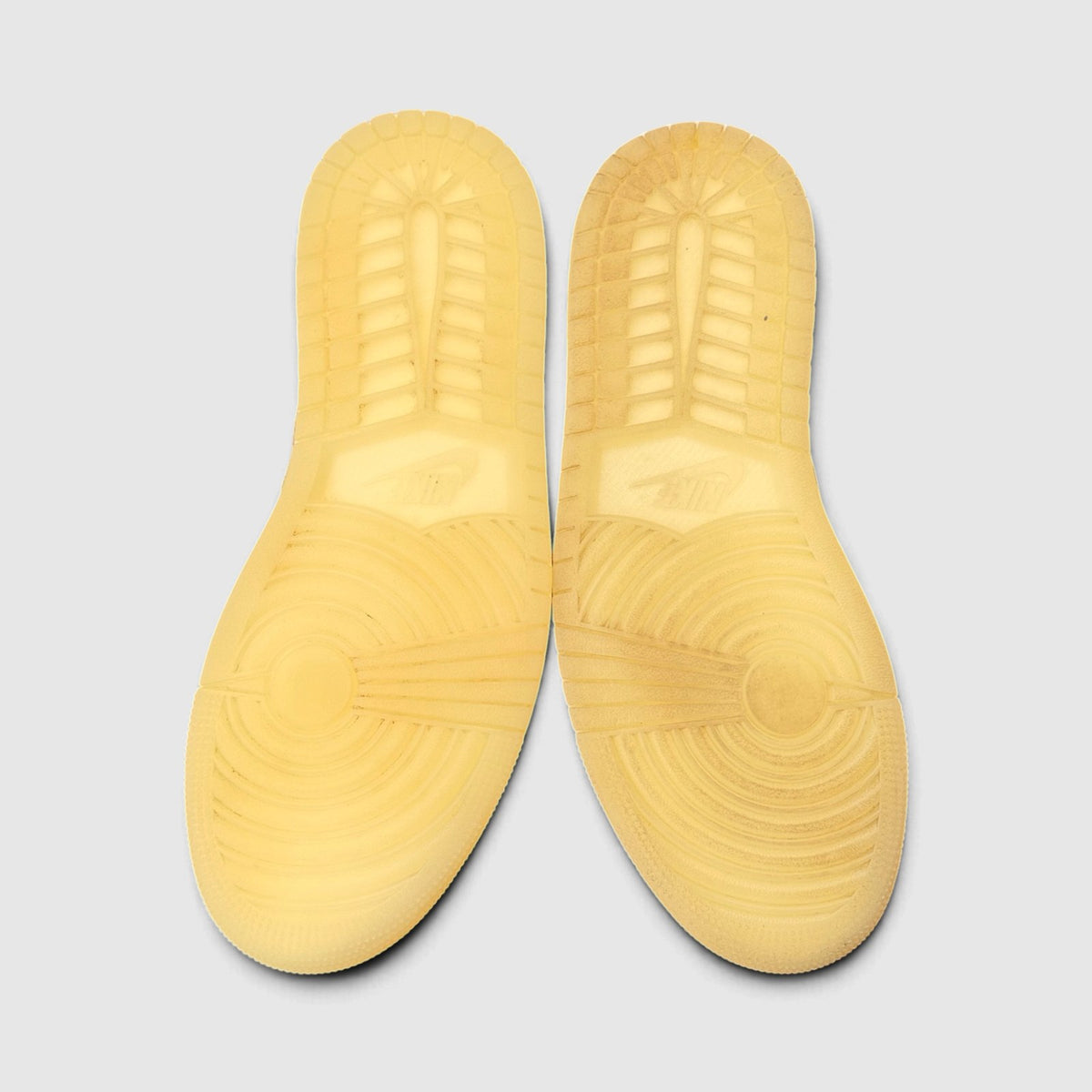 Nike Air Jordan 1 Low Metallic Team Gold, buty sportowe damskie w bardzo dobrym stanie rozmiar 40.5, podeszwa