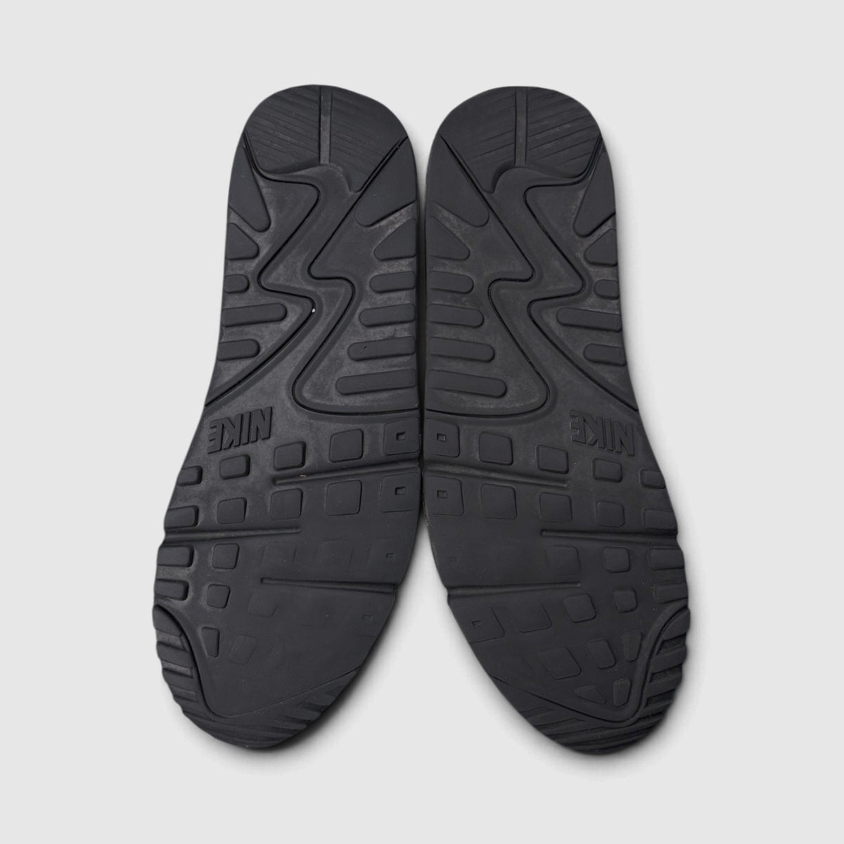 Nike Air Max 90 Triple Black, buty sportowe męskie w bardzo dobrym stanie rozmiar 42.5, podeszwa