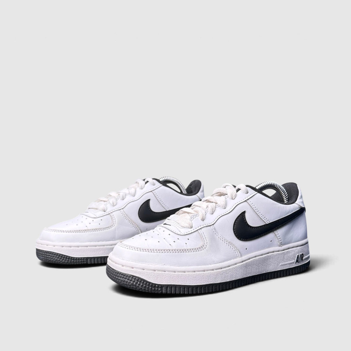 Nike Air Force 1 LV8 3, buty sportowe damskie w bardzo dobrym stanie rozmiar 36.5, para butów