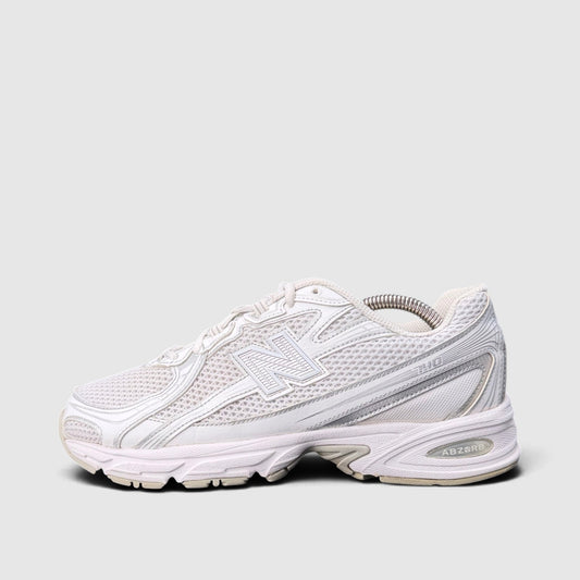 New Balance 740 White/Silver Metallic, buty sportowe męskie w bardzo dobrym stanie rozmiar 41.5, boczny profil, lewa strona