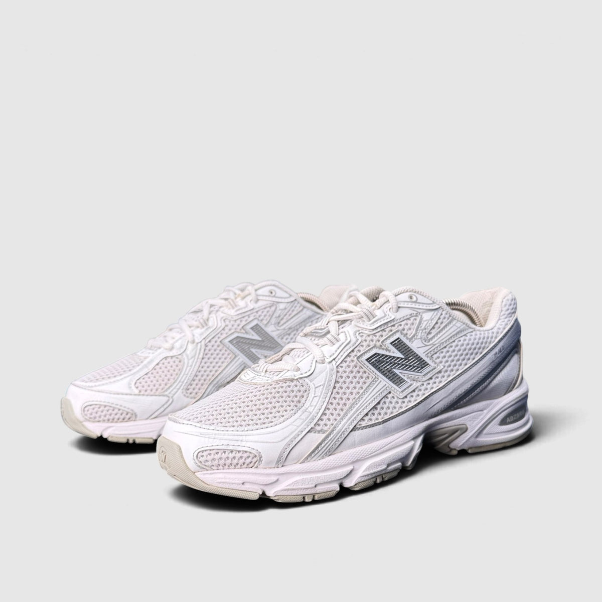 New Balance 740 White/Silver Metallic, buty sportowe męskie w bardzo dobrym stanie rozmiar 41.5, para butów