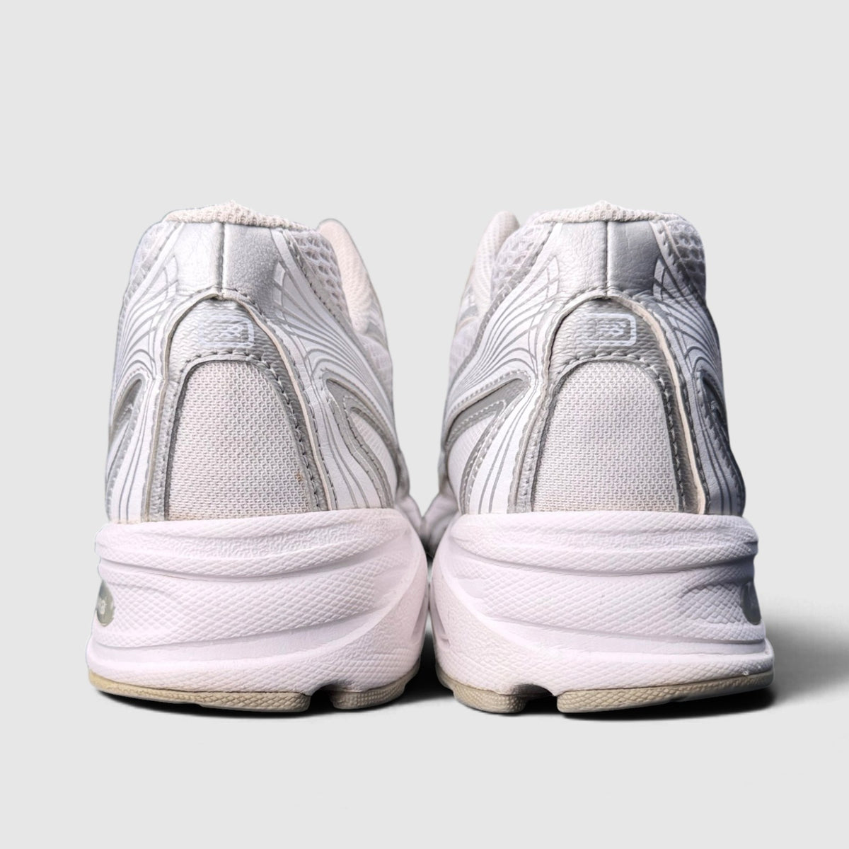 New Balance 740 White/Silver Metallic, buty sportowe męskie w bardzo dobrym stanie rozmiar 41.5, widok z tyłu