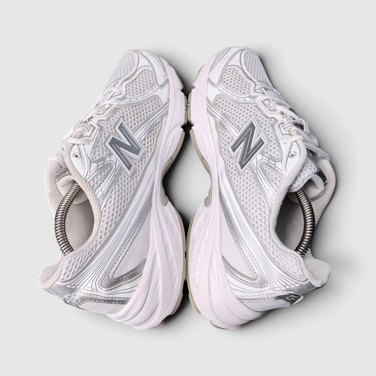 New Balance 740 White/Silver Metallic, buty sportowe męskie w bardzo dobrym stanie rozmiar 41.5, widok z góry