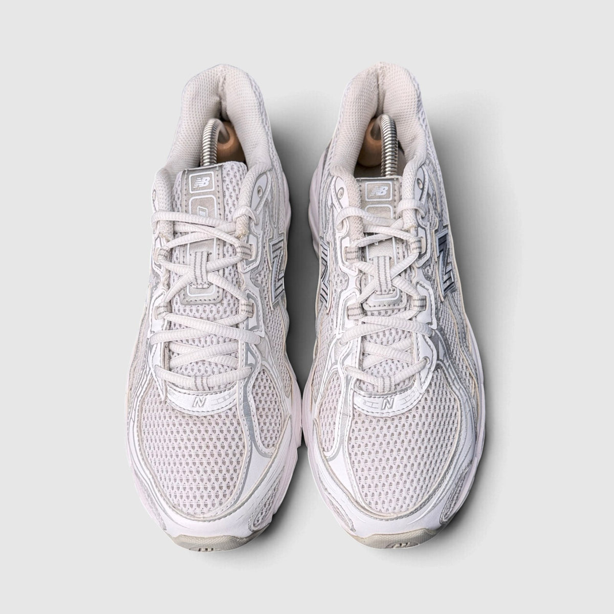 New Balance 740 White/Silver Metallic, buty sportowe męskie w bardzo dobrym stanie rozmiar 41.5, widok z góry