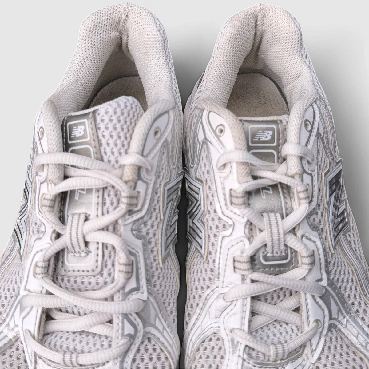 New Balance 740 White/Silver Metallic, buty sportowe męskie w bardzo dobrym stanie rozmiar 41.5, detal