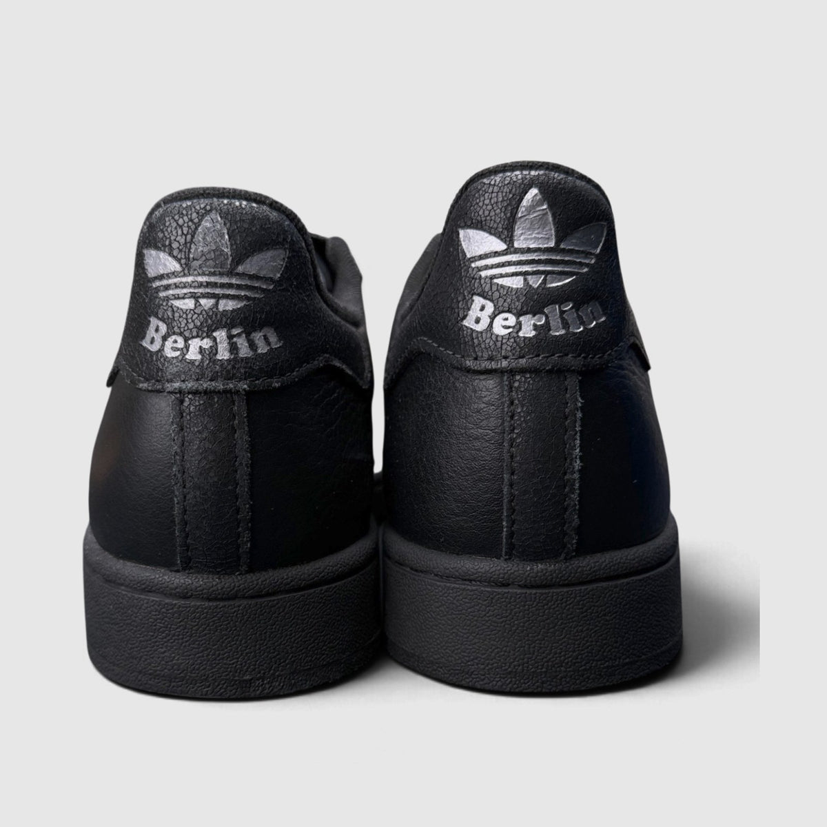 Adidas Superstar II, buty sportowe męskie w bardzo dobrym stanie rozmiar 44 2/3, widok z tyłu