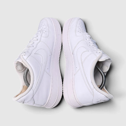 Nike Air Force 1 Low Triple White, buty sportowe męskie w bardzo dobrym stanie rozmiar 44, para butów