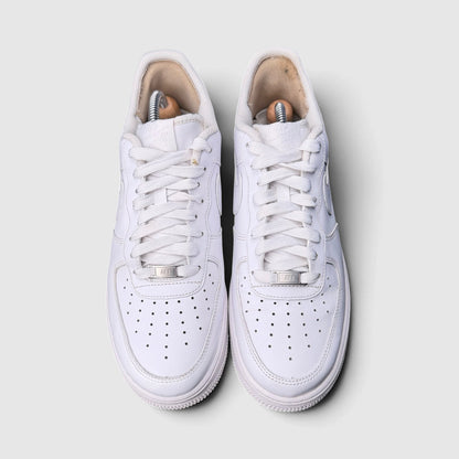 Nike Air Force 1 Low Triple White, buty sportowe męskie w bardzo dobrym stanie rozmiar 44, widok z góry
